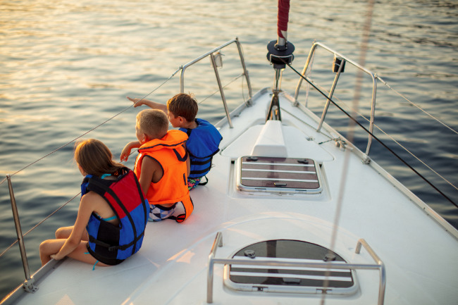 12 Essential Boating Safety Tips